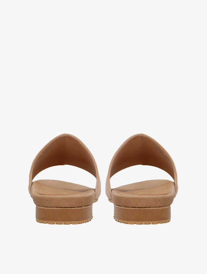 PLI-43046-l.camel-41